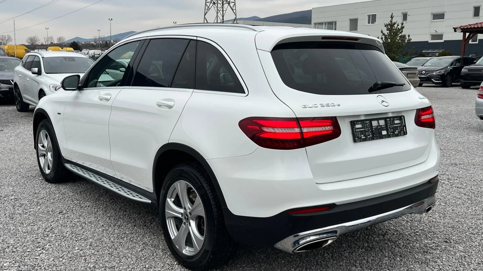 Mercedes-Benz GLC 350е 4Matic Панорама Нави Кожа Подгрев Камера LED, снимка 4 - Автомобили и джипове - 53747953
