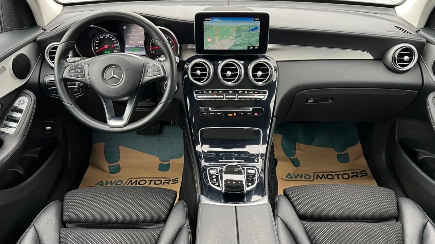 Mercedes-Benz GLC 350е 4Matic Панорама Нави Кожа Подгрев Камера LED, снимка 11 - Автомобили и джипове - 53747953