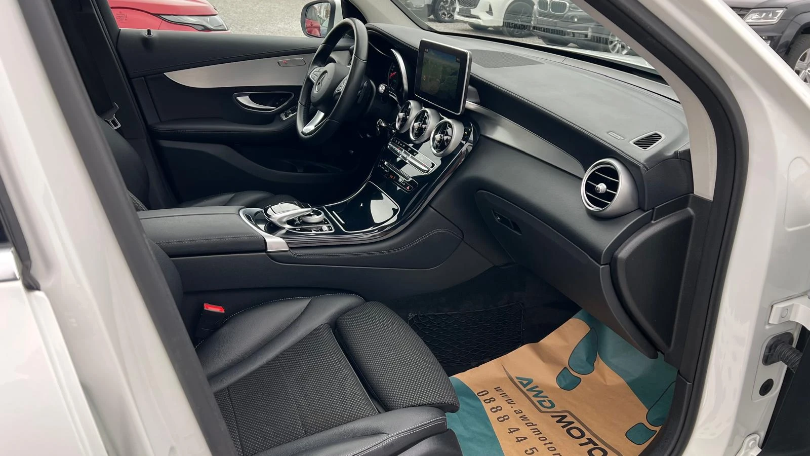 Mercedes-Benz GLC 350е 4Matic Панорама Нави Кожа Подгрев Камера LED, снимка 8 - Автомобили и джипове - 53747953