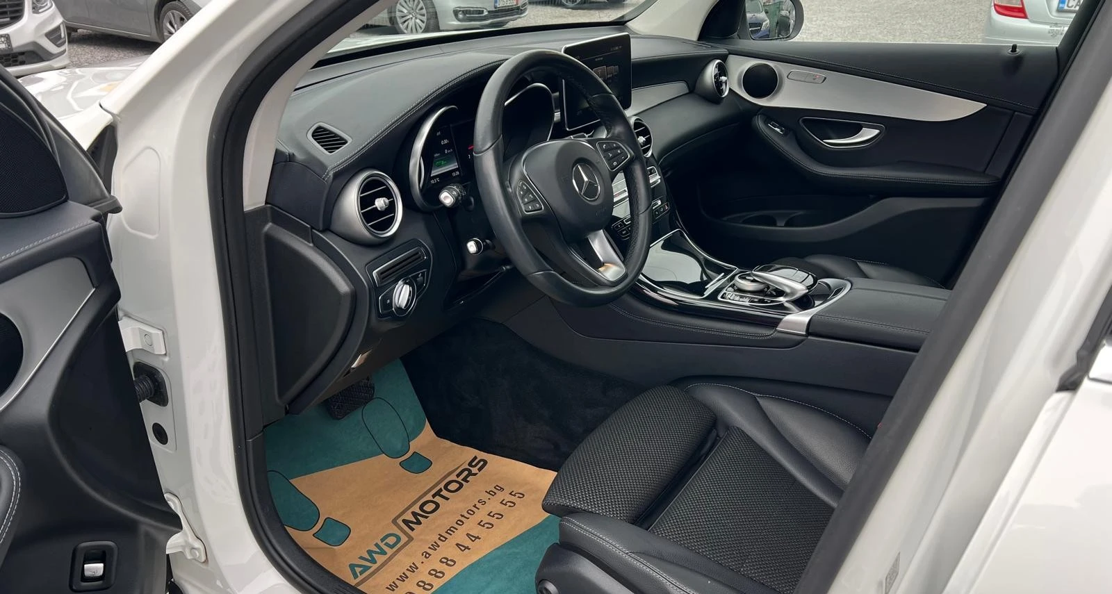 Mercedes-Benz GLC 350е 4Matic Панорама Нави Кожа Подгрев Камера LED, снимка 7 - Автомобили и джипове - 53747953