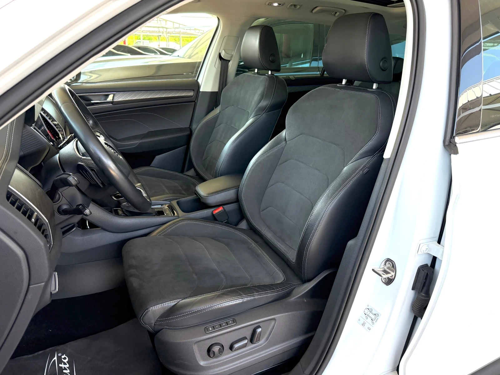 Skoda Kodiaq 2.0TDI#PANORAMA#7МЕСТА#ALCANTARA#DISTR#KEYLESS#, снимка 11 - Автомобили и джипове - 54430917