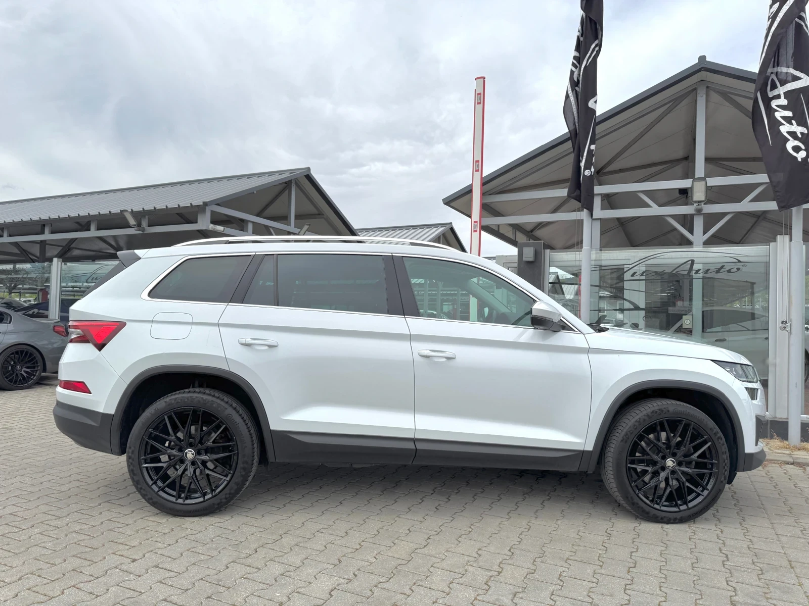 Skoda Kodiaq 2.0TDI#PANORAMA#7МЕСТА#ALCANTARA#DISTR#KEYLESS#, снимка 7 - Автомобили и джипове - 54430917