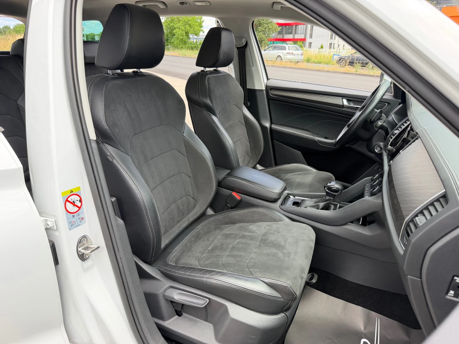 Skoda Kodiaq 2.0TDI#PANORAMA#7МЕСТА#ALCANTARA#DISTR#KEYLESS#, снимка 11 - Автомобили и джипове - 54430917