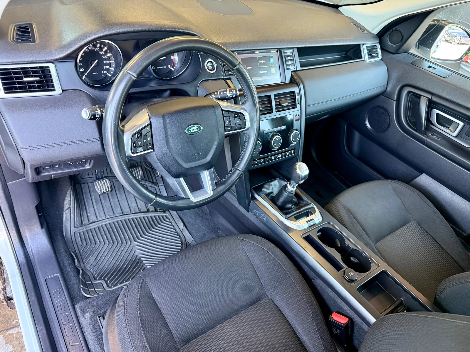 Land Rover Discovery Sport 2.0D, снимка 8 - Автомобили и джипове - 55233458