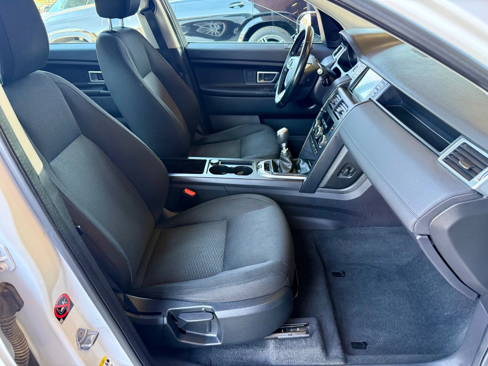 Land Rover Discovery Sport 2.0D, снимка 12 - Автомобили и джипове - 55233458