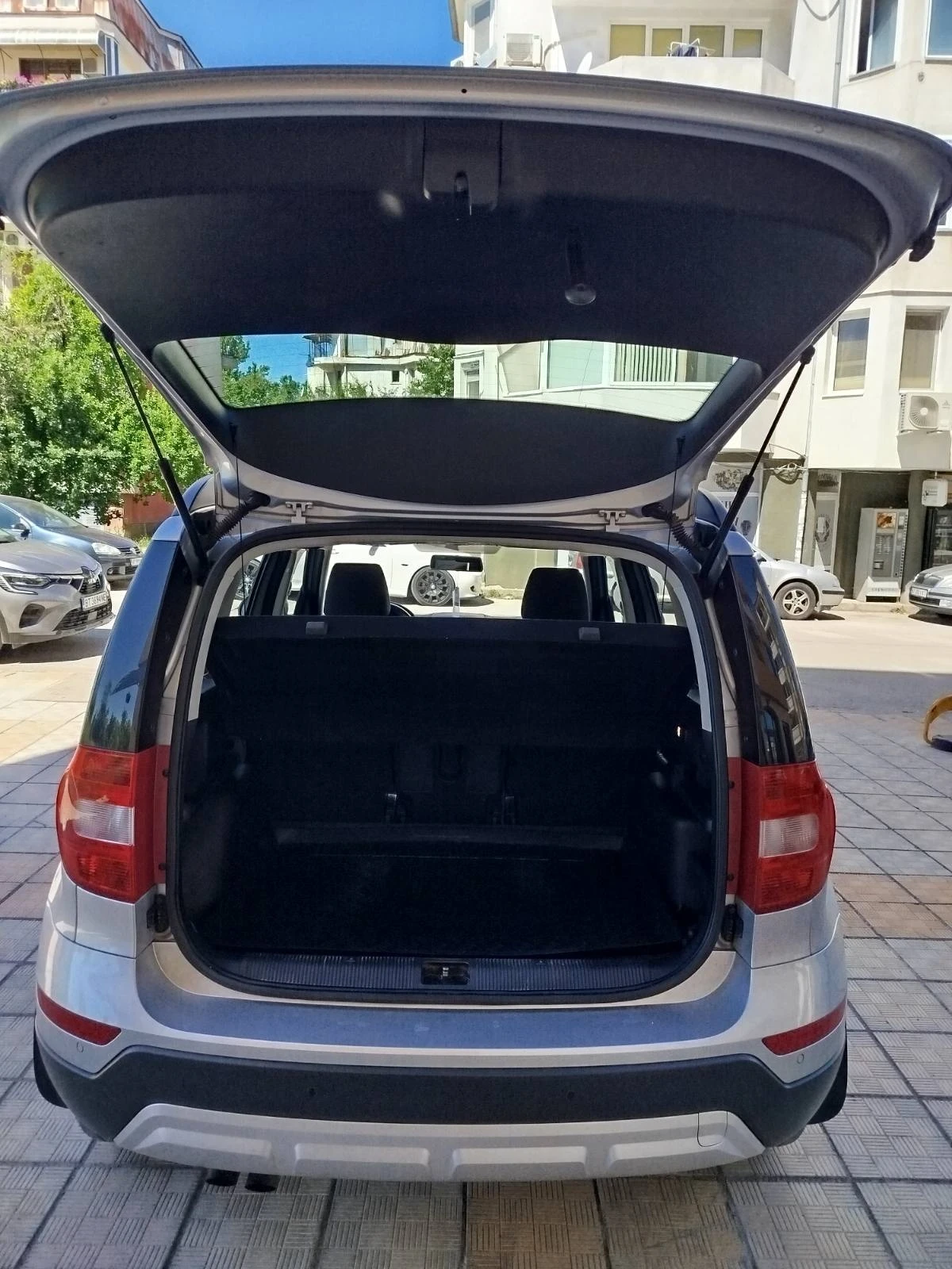 Skoda Yeti, снимка 11 - Автомобили и джипове - 55657852