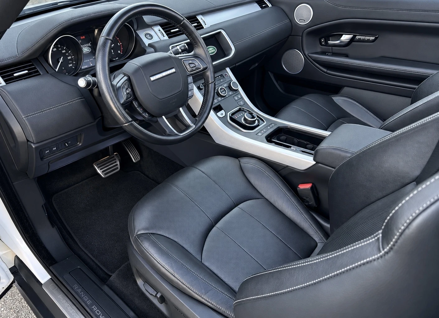 Land Rover Range Rover Evoque 2.0D Cabrio | 1 ГОДИНА ГАРАНЦИЯ| ЛИЗИНГ| БАРТЕР, снимка 10 - Автомобили и джипове - 56116655