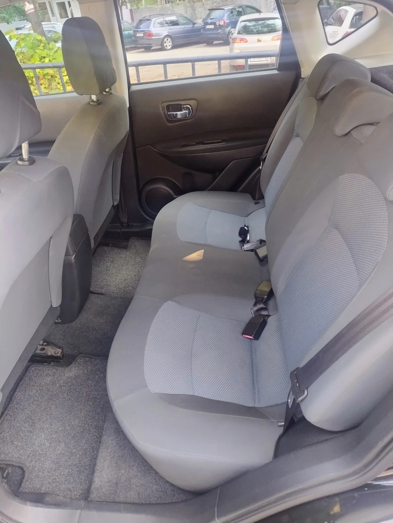 Nissan Qashqai 1.6i, снимка 8 - Автомобили и джипове - 56149513