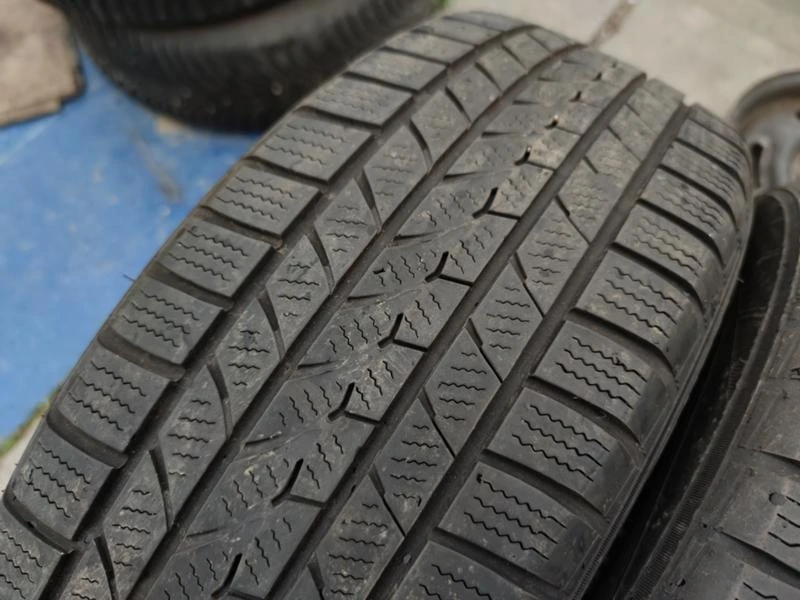 Гуми Зимни 205/60R16, снимка 1 - Гуми и джанти - 32123755