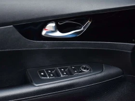 Kia Forte 2.0L | Sunroof | Heated Seats | Wireless, снимка 10 - Автомобили и джипове - 53682434