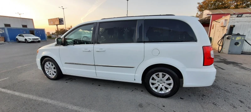 Chrysler Town and Country - LPG, снимка 13 - Автомобили и джипове - 47804731