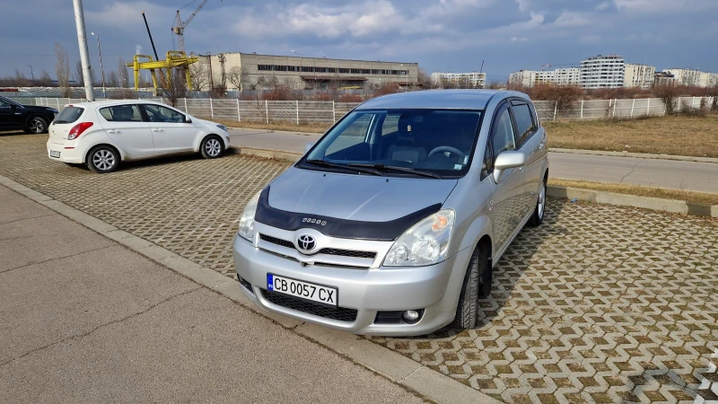 Toyota Corolla verso 2.2 D4D 136кс, снимка 2 - Автомобили и джипове - 49550699