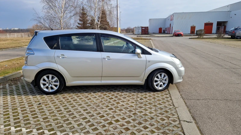 Toyota Corolla verso 2.2 D4D 136кс, снимка 3 - Автомобили и джипове - 49550699