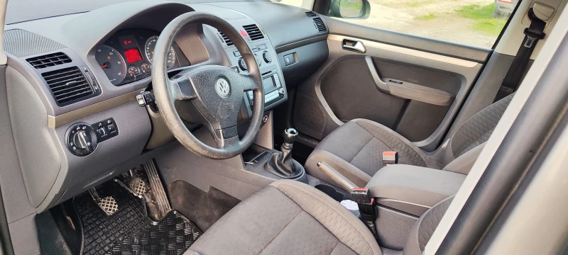 VW Touran 105к 6 скорости, снимка 8 - Автомобили и джипове - 52654096