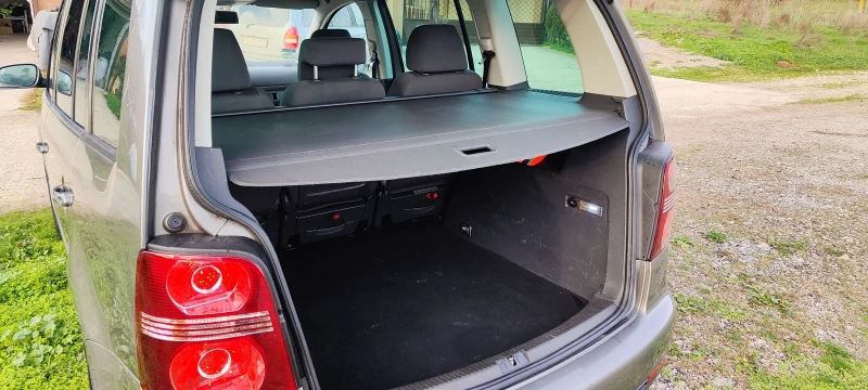 VW Touran 105к 6 скорости, снимка 6 - Автомобили и джипове - 52654096