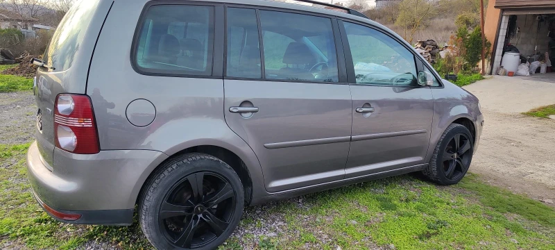 VW Touran 105к 6 скорости, снимка 3 - Автомобили и джипове - 52654096