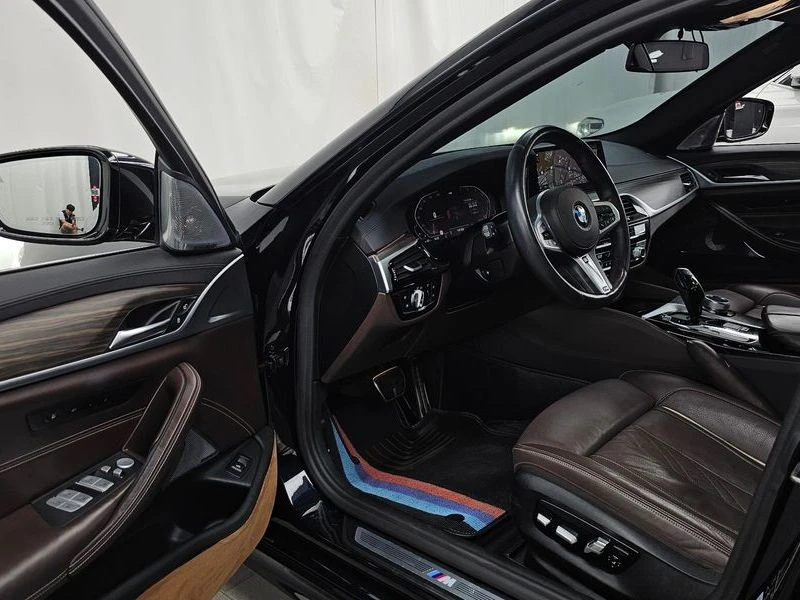 BMW 530 530i xDrive M Sport Package Plus| 252к.с.| ВКЛ.ТЕХ, снимка 10 - Автомобили и джипове - 55441246