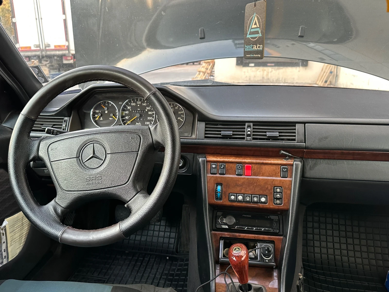 Mercedes-Benz E 250  - изображение 9