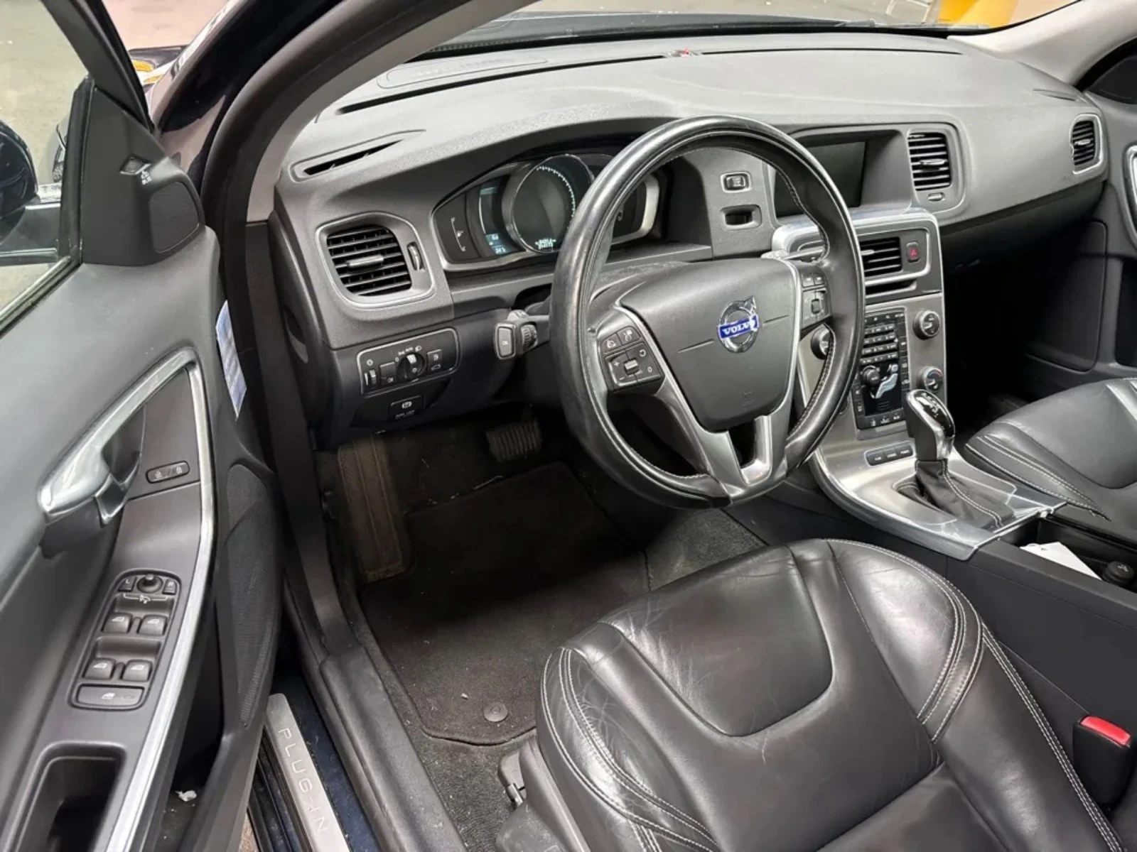 Volvo V60 2.4 D6 215кс. 4x4 AWD PL.I SUMMUM PLUG IN HYBRID - изображение 8