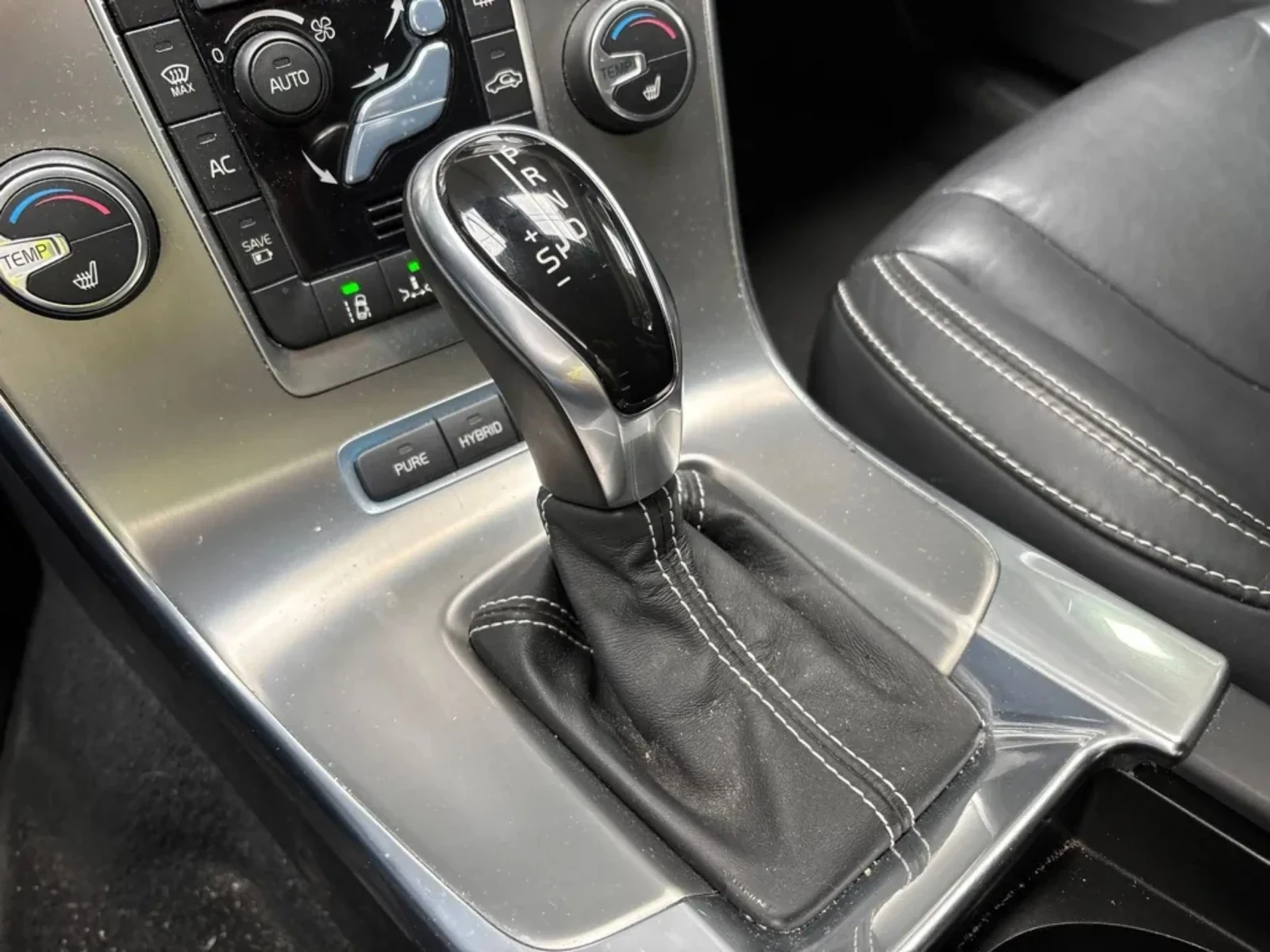 Volvo V60 2.4 D6 215кс. 4x4 AWD PL.I SUMMUM PLUG IN HYBRID - изображение 10