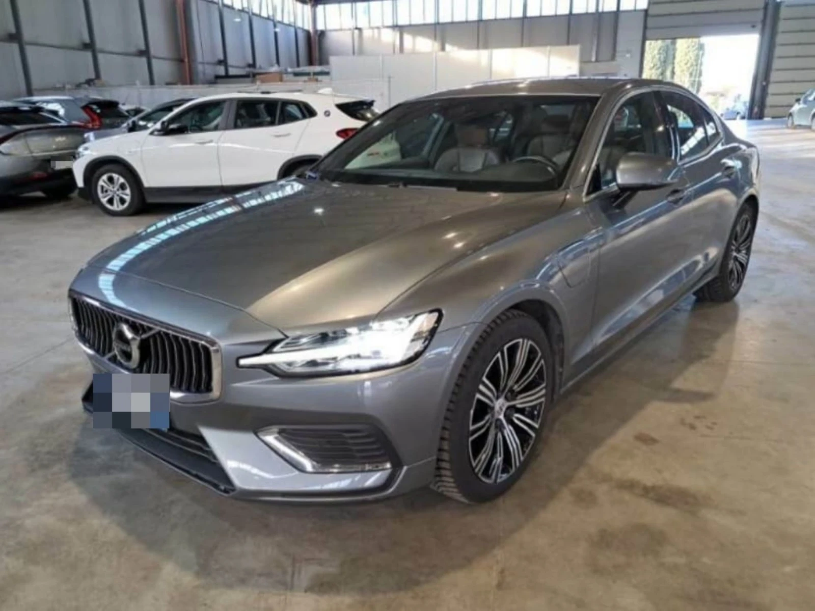 Volvo S60 Plug-in Hybrid AWD - изображение 2