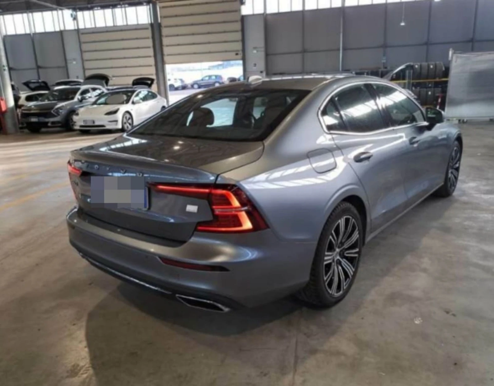 Volvo S60 Plug-in Hybrid AWD - изображение 3