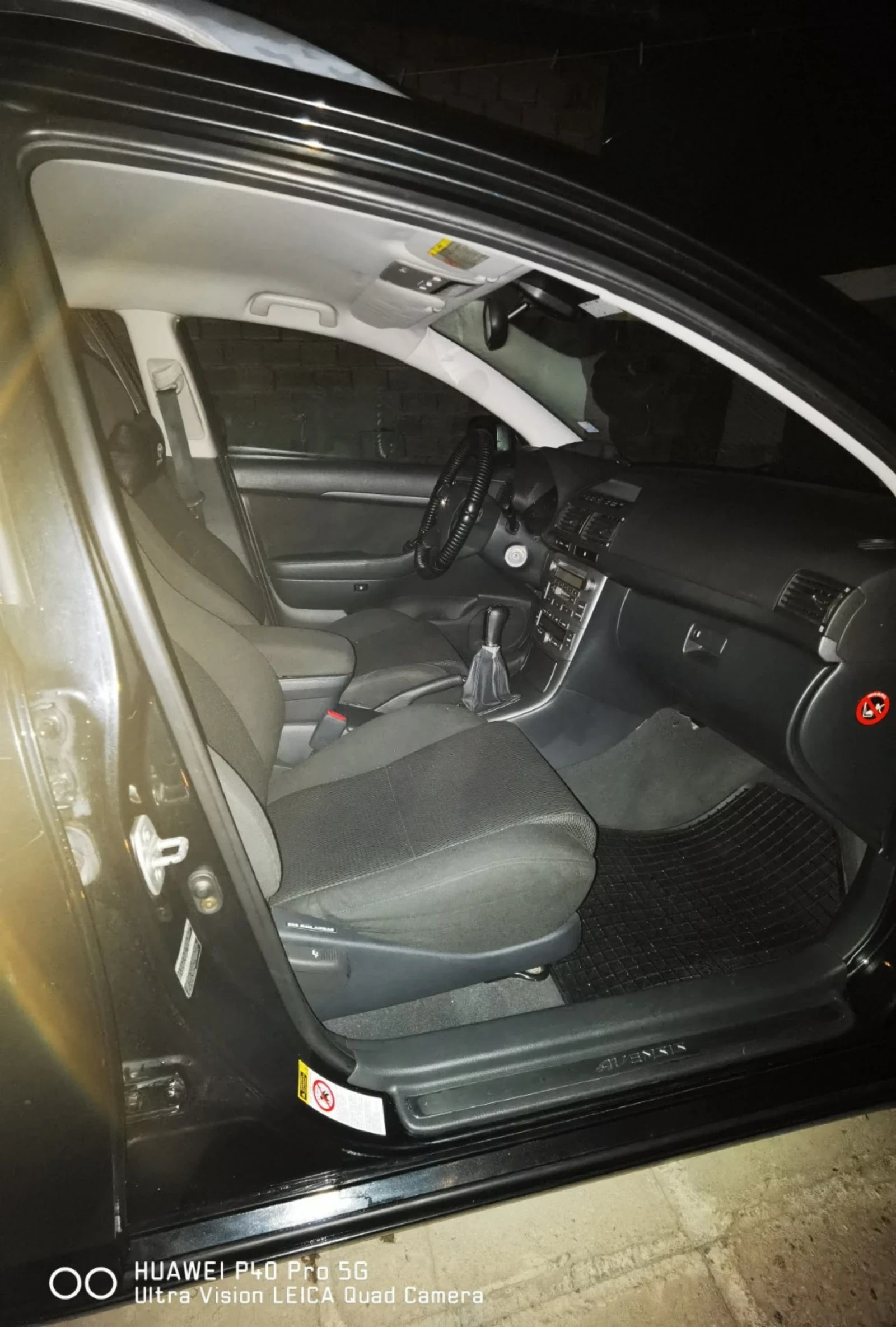 Toyota Avensis 2.0, снимка 6 - Автомобили и джипове - 53733893