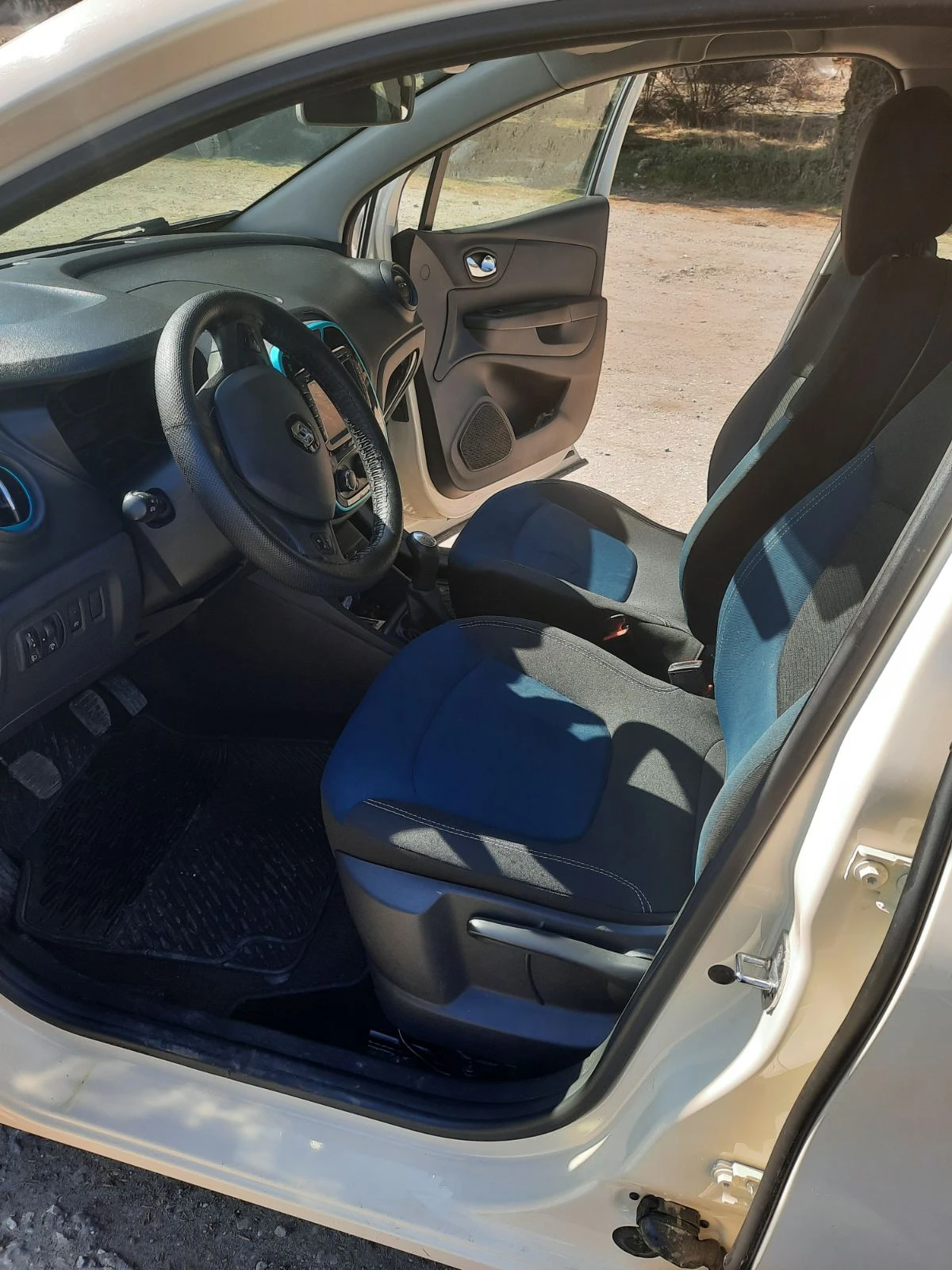 Renault Captur, снимка 13 - Автомобили и джипове - 53877831