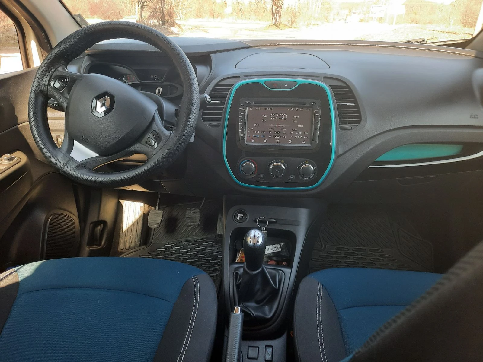 Renault Captur, снимка 10 - Автомобили и джипове - 53877831