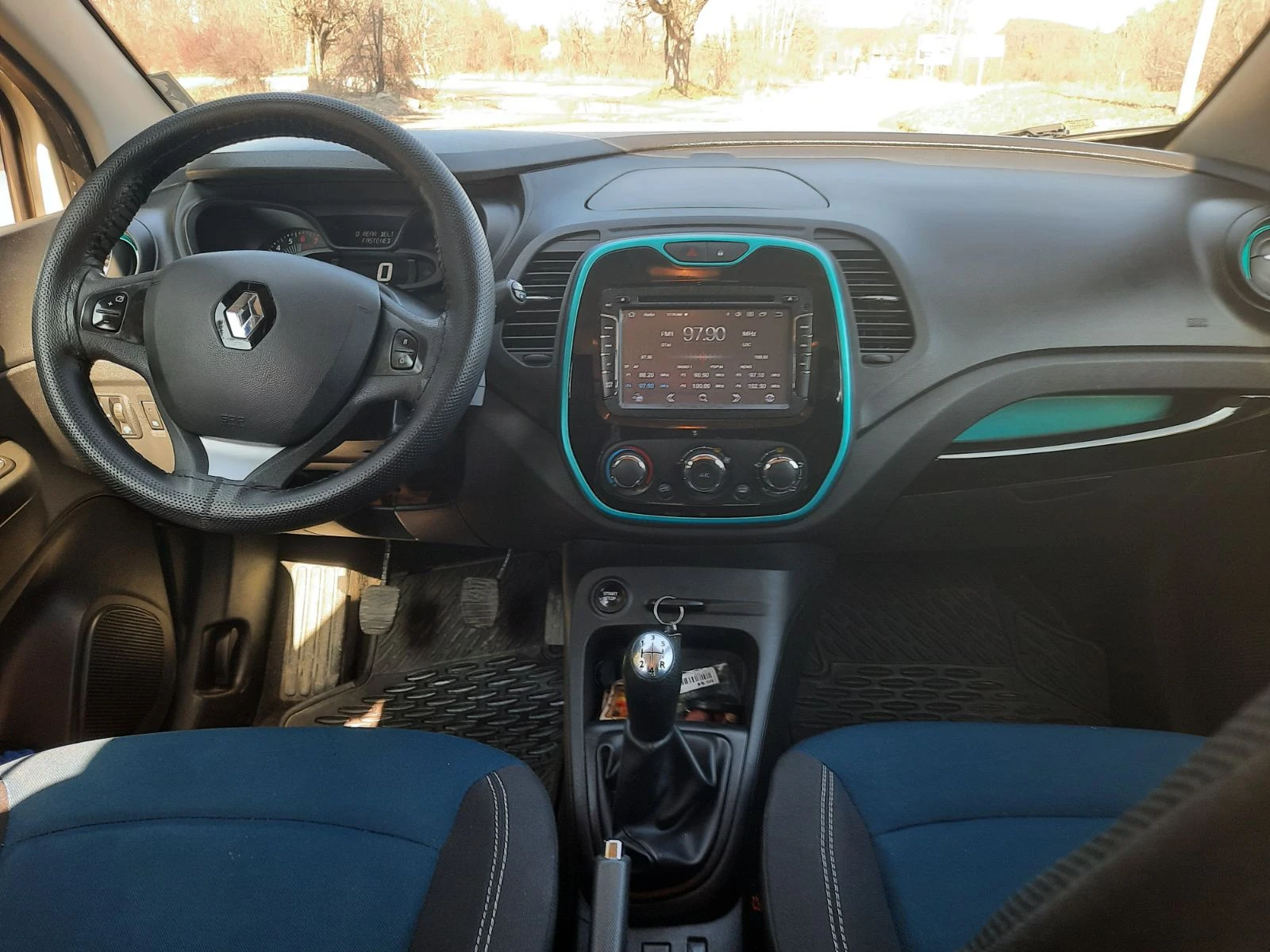 Renault Captur, снимка 9 - Автомобили и джипове - 53877831