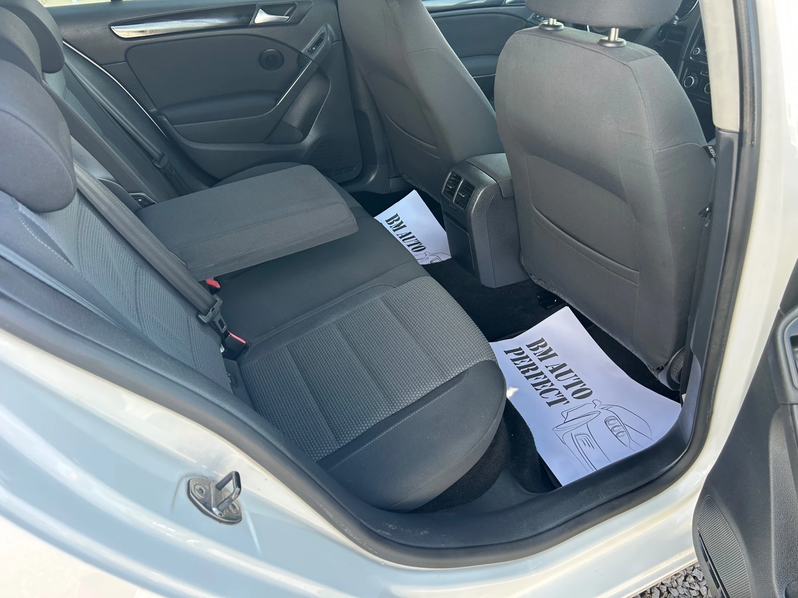 VW Golf 1.6 TDI 105k.c., снимка 13 - Автомобили и джипове - 55221413