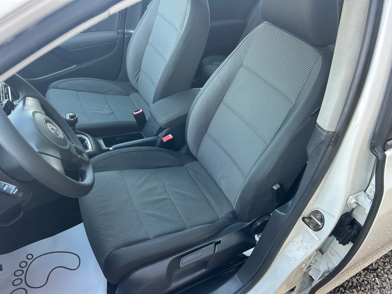 VW Golf 1.6 TDI 105k.c., снимка 10 - Автомобили и джипове - 55221413