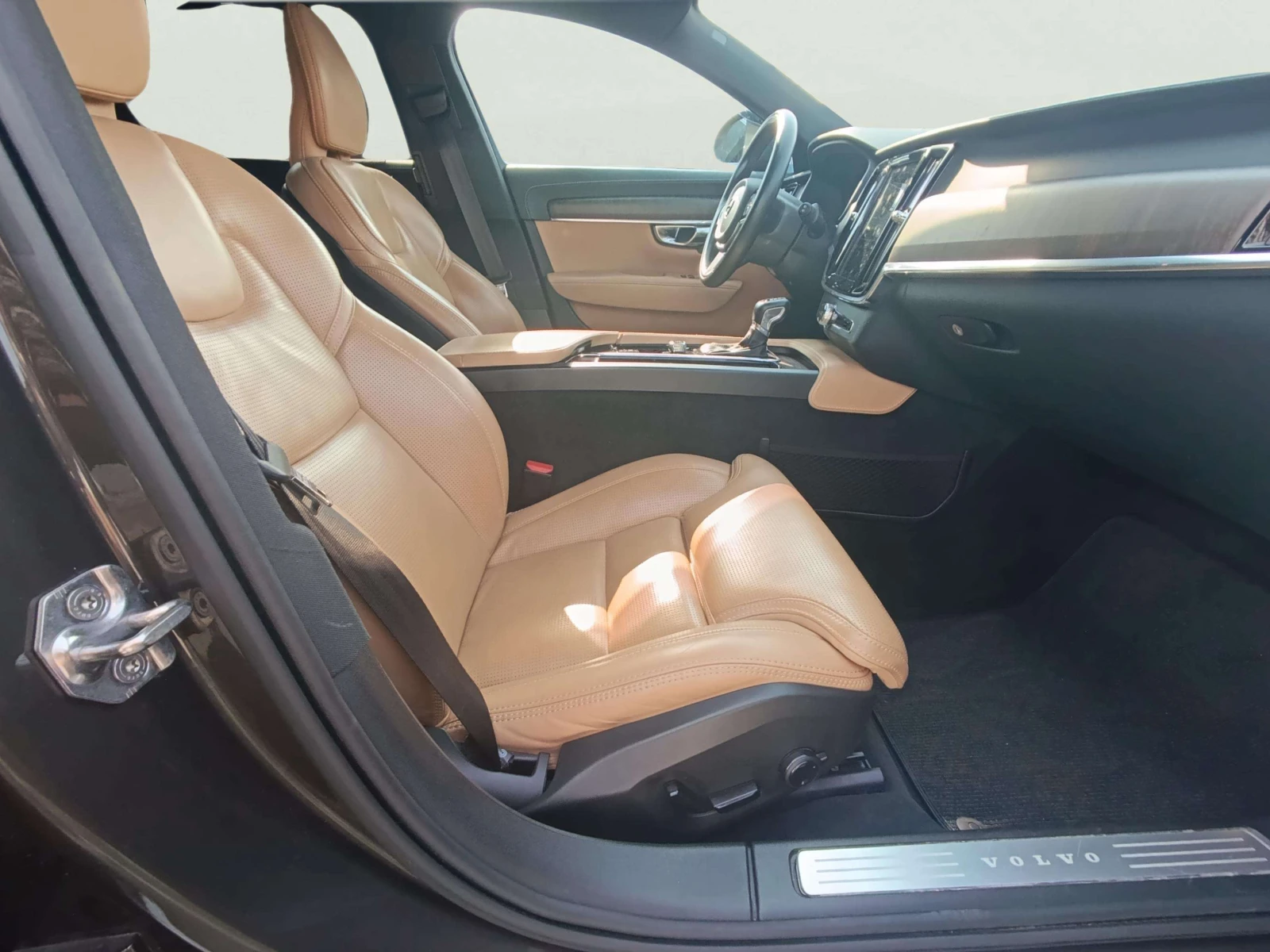 Volvo V90 Cross Country 2.0 D5, снимка 9 - Автомобили и джипове - 55711591