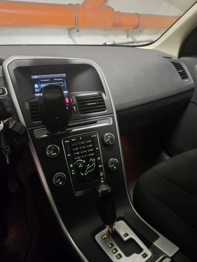 Volvo XC60 САМО ДО 31.12.25, снимка 5 - Автомобили и джипове - 52739809