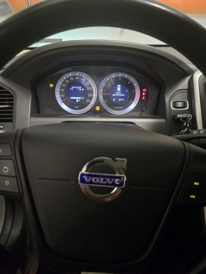 Volvo XC60 САМО ДО 31.12.25, снимка 7 - Автомобили и джипове - 52739809