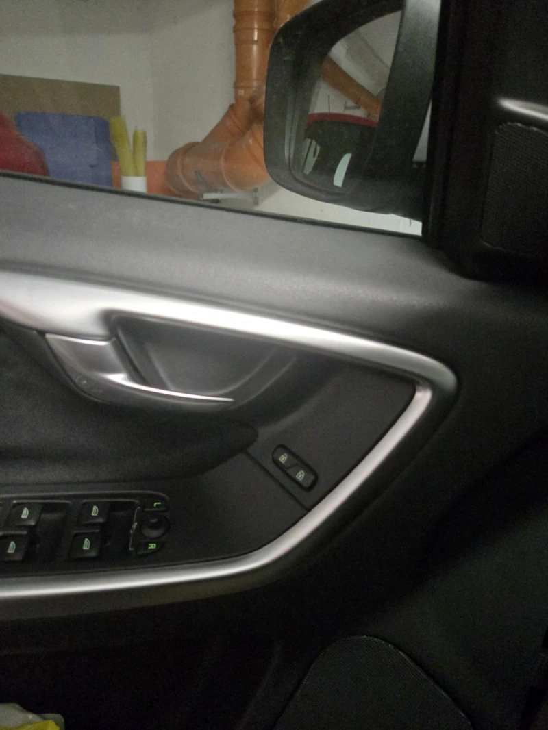 Volvo XC60 САМО ДО 31.12.25, снимка 4 - Автомобили и джипове - 52739809