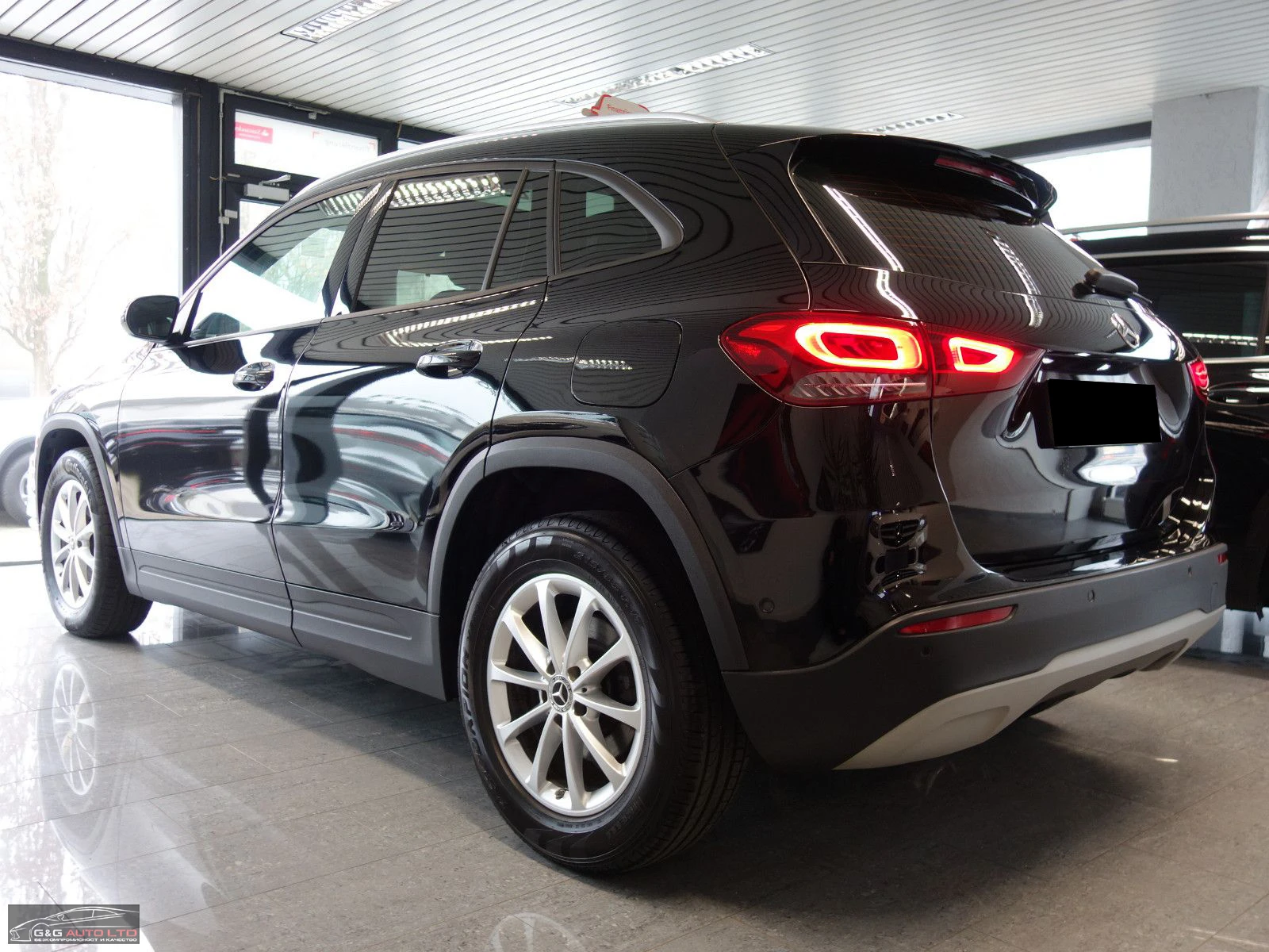 Mercedes-Benz GLA 200 D/4MATIC/150HP/CAM/PANO/LED/NAVI/KEYLESS/E133 - изображение 3