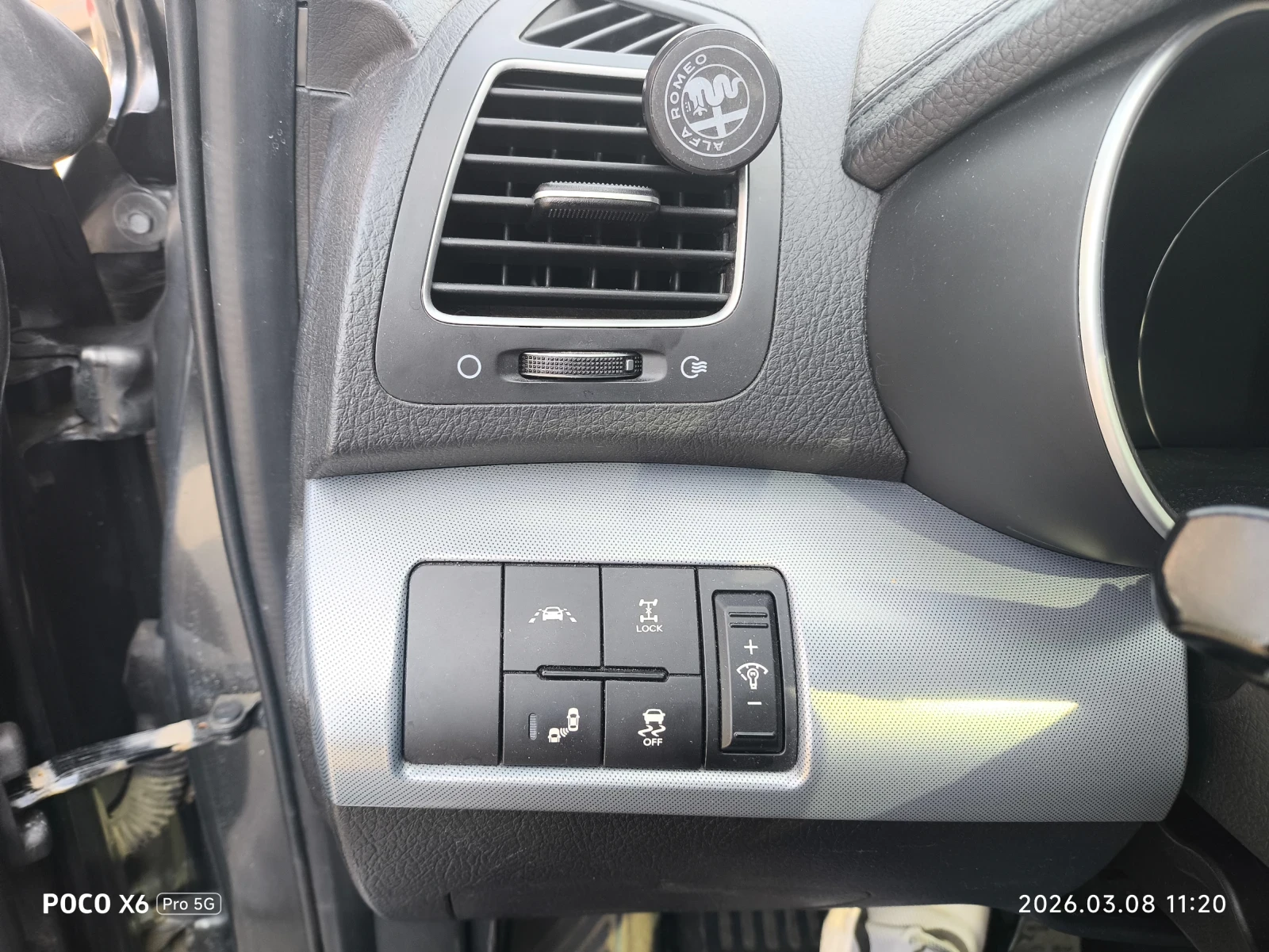 Kia Sorento 2.2 CRDI, снимка 11 - Автомобили и джипове - 53760323