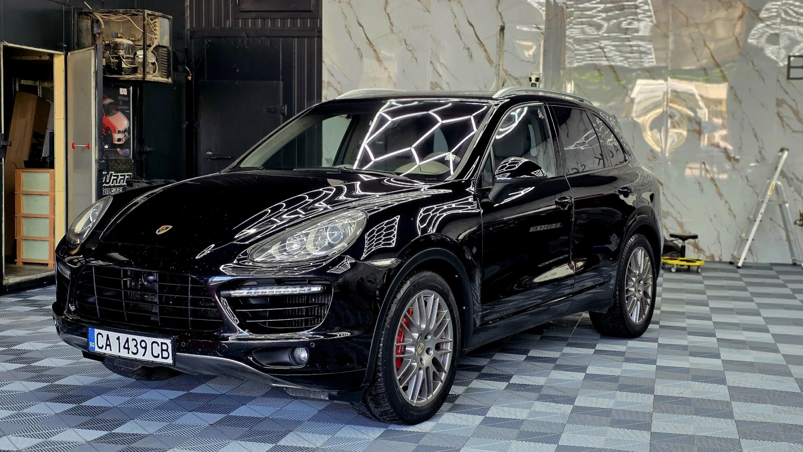 Porsche Cayenne Turbo  / Keyless / Burmester / Distronic / FULL, снимка 3 - Автомобили и джипове - 54445451
