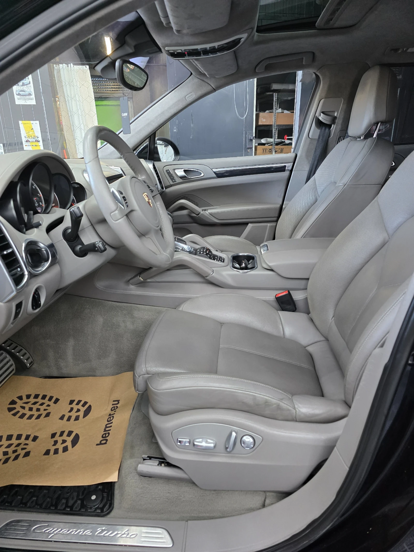 Porsche Cayenne Turbo  / Keyless / Burmester / Distronic / FULL, снимка 10 - Автомобили и джипове - 54445451