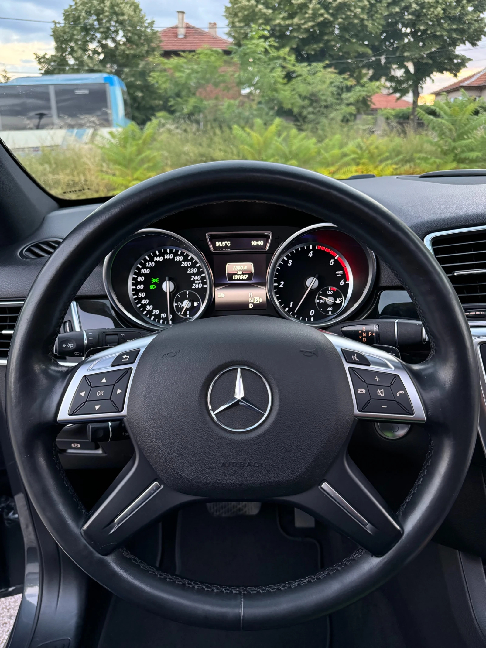 Mercedes-Benz ML 350 131 000км* AMG* ПОДГРЕВ* 360 CAM* ПАНОРАМА* PARK A, снимка 11 - Автомобили и джипове - 55452410