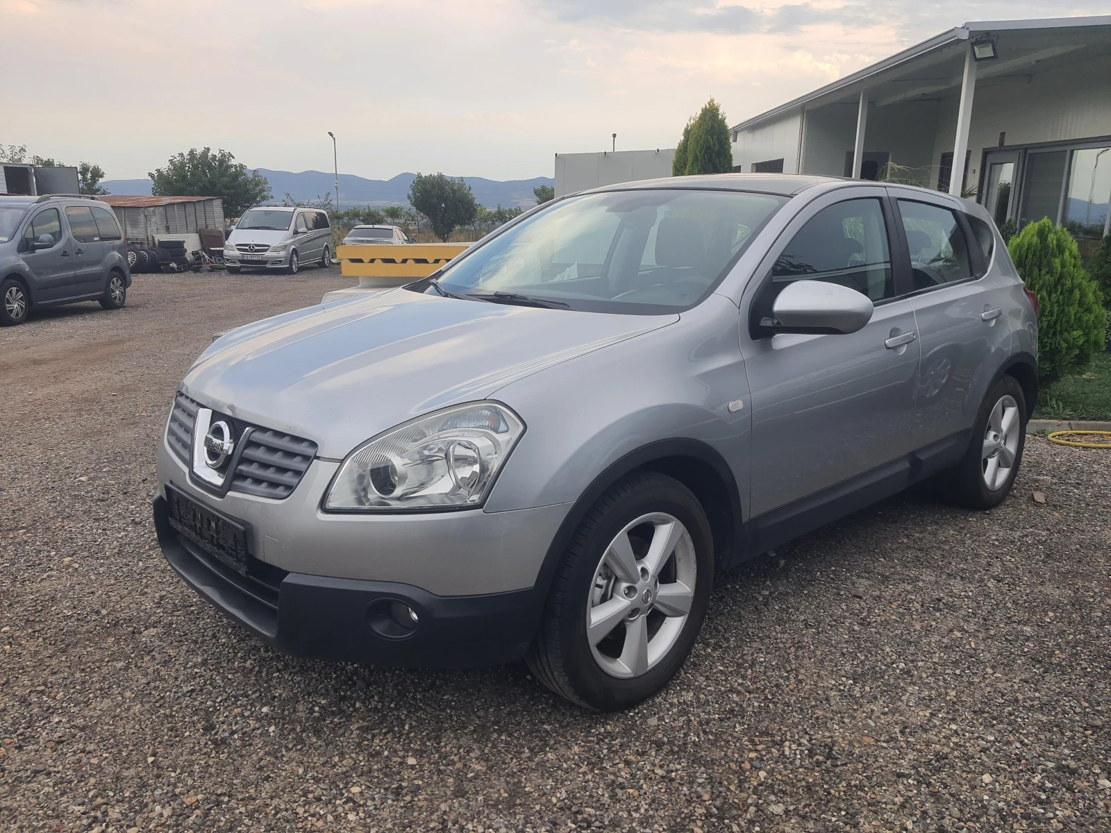 Nissan Qashqai  2.0i 4x4 Panorama, снимка 3 - Автомобили и джипове - 56048805