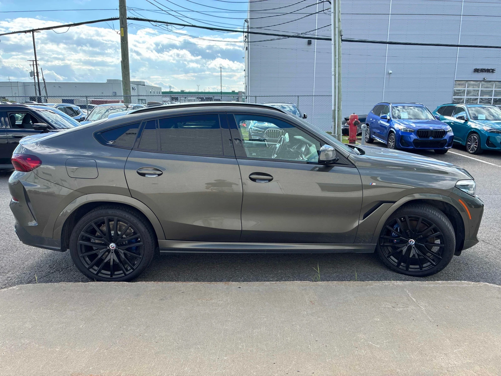 BMW X6 M50i  CARFAX, снимка 3 - Автомобили и джипове - 56114039