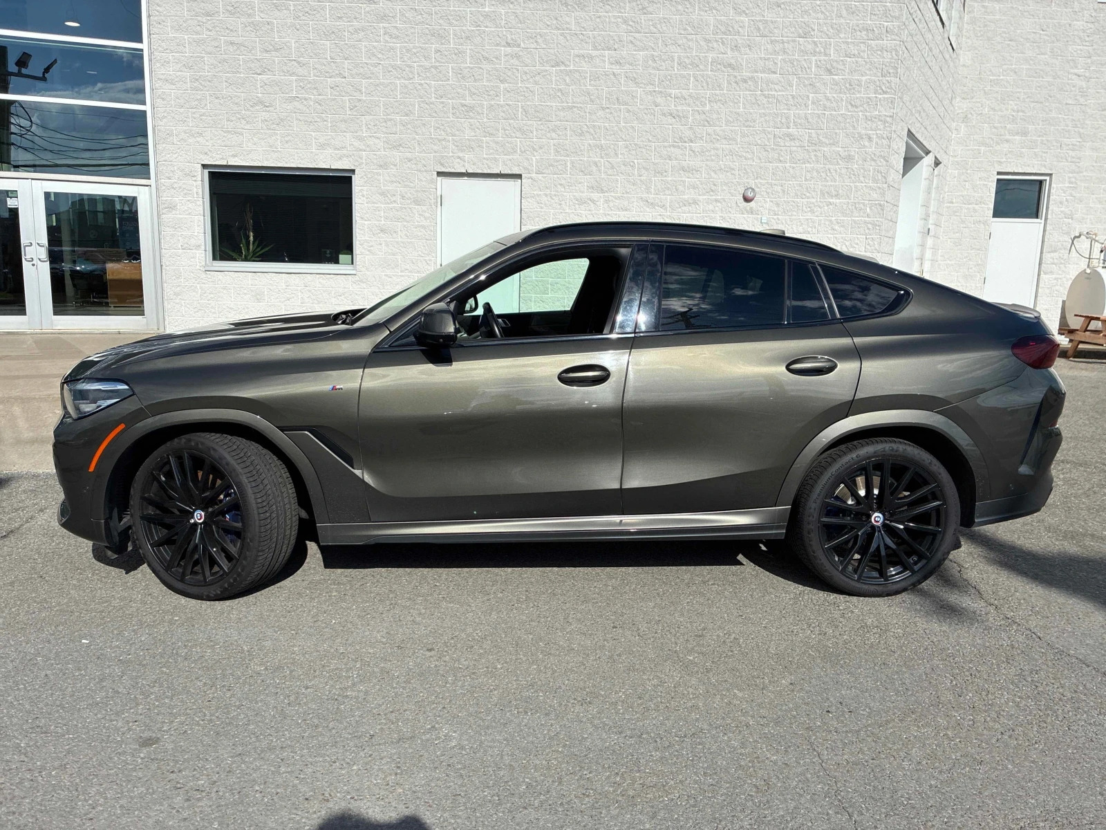 BMW X6 M50i  CARFAX, снимка 17 - Автомобили и джипове - 56114039