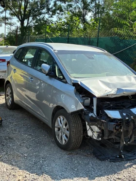 Kia Carens На части, снимка 2