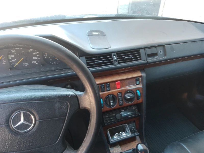 Mercedes-Benz 124, снимка 9 - Автомобили и джипове - 47538490