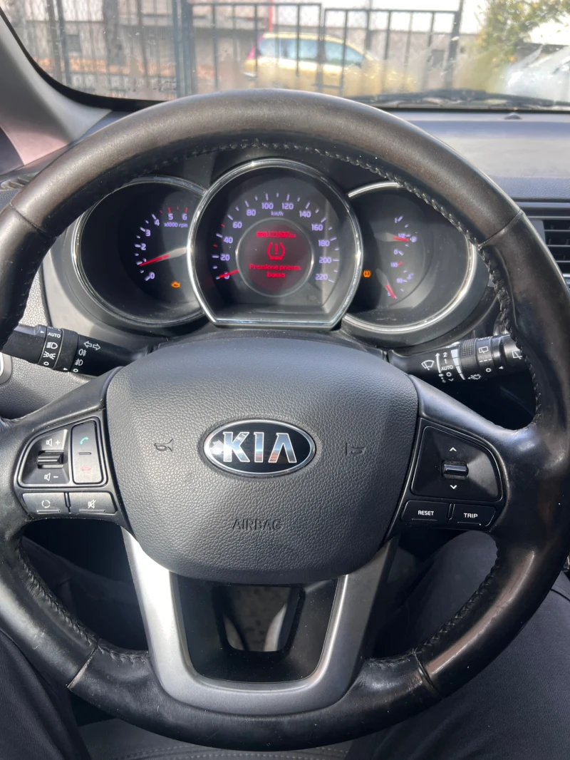 Kia Rio 1.1, снимка 10 - Автомобили и джипове - 48054350