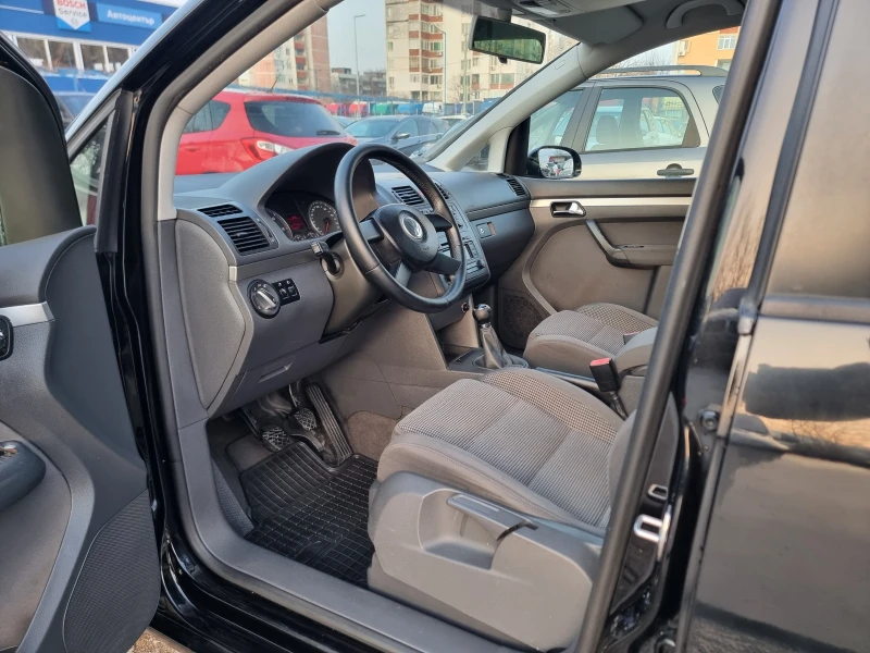 VW Touran 2.0TDI , снимка 10 - Автомобили и джипове - 49280071