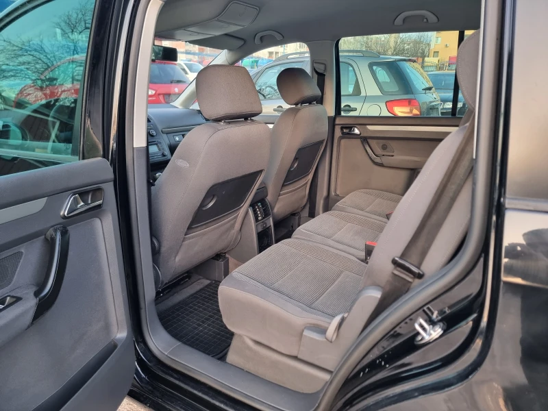 VW Touran 2.0TDI , снимка 11 - Автомобили и джипове - 49280071