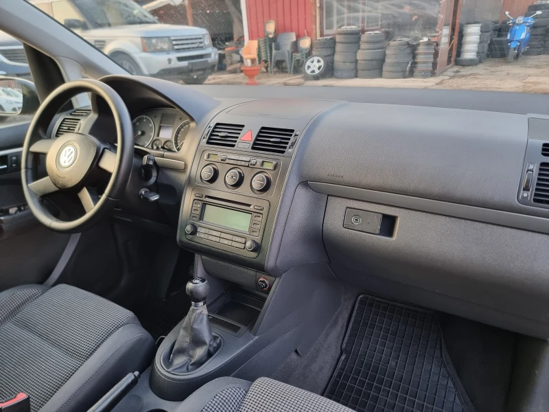 VW Touran 2.0TDI , снимка 16 - Автомобили и джипове - 49280071